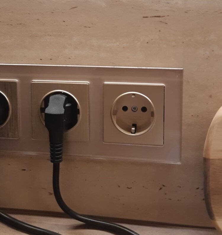 Werkel Розетка с/з Шампань рифленый W1171010 (WL10-SKG-01-IP20)