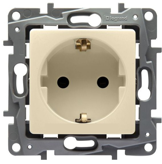 Legrand Etika Слон. кость Розетка 1-ая с/з винт. 672321