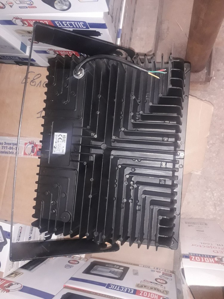 Прожектор HOROZ HL168L 150W 6500K LED черный 068-001-0150