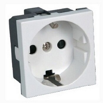 LK45 Розетка с з/к, со шторками белая (50)